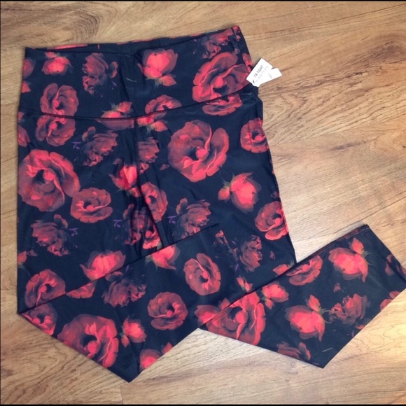 (SOLD) Victoria Secret Rose Leggings - Picture 2 of 6